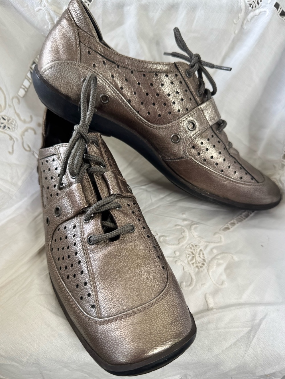 Stewart Weitzman Metallic Bronze Lace-Up Comfort Shoes
